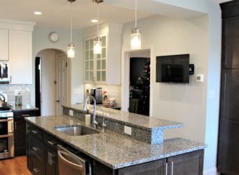 Who does home remodeling like this kitchen remodel in Baker Park