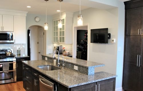 Who does home remodeling like this kitchen remodel in Baker Park